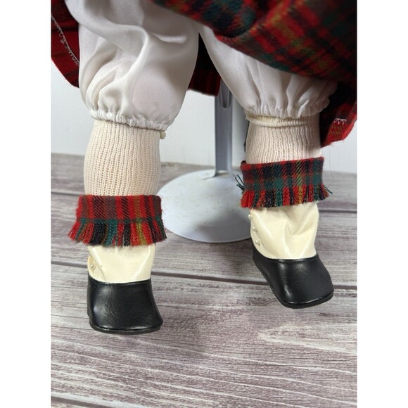 William Tung TUSS Series 22" Porcelain Doll Scottish Outfit Heterochromia Rare - Picture 5 of 13